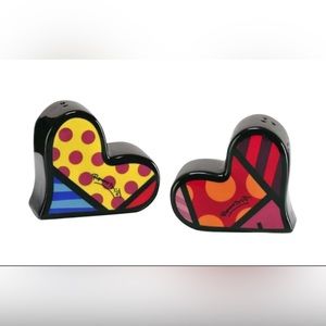 SALT & PEPPER SET HEART by Britto perfect for Valentines Day 
2.60" X 3.30"
